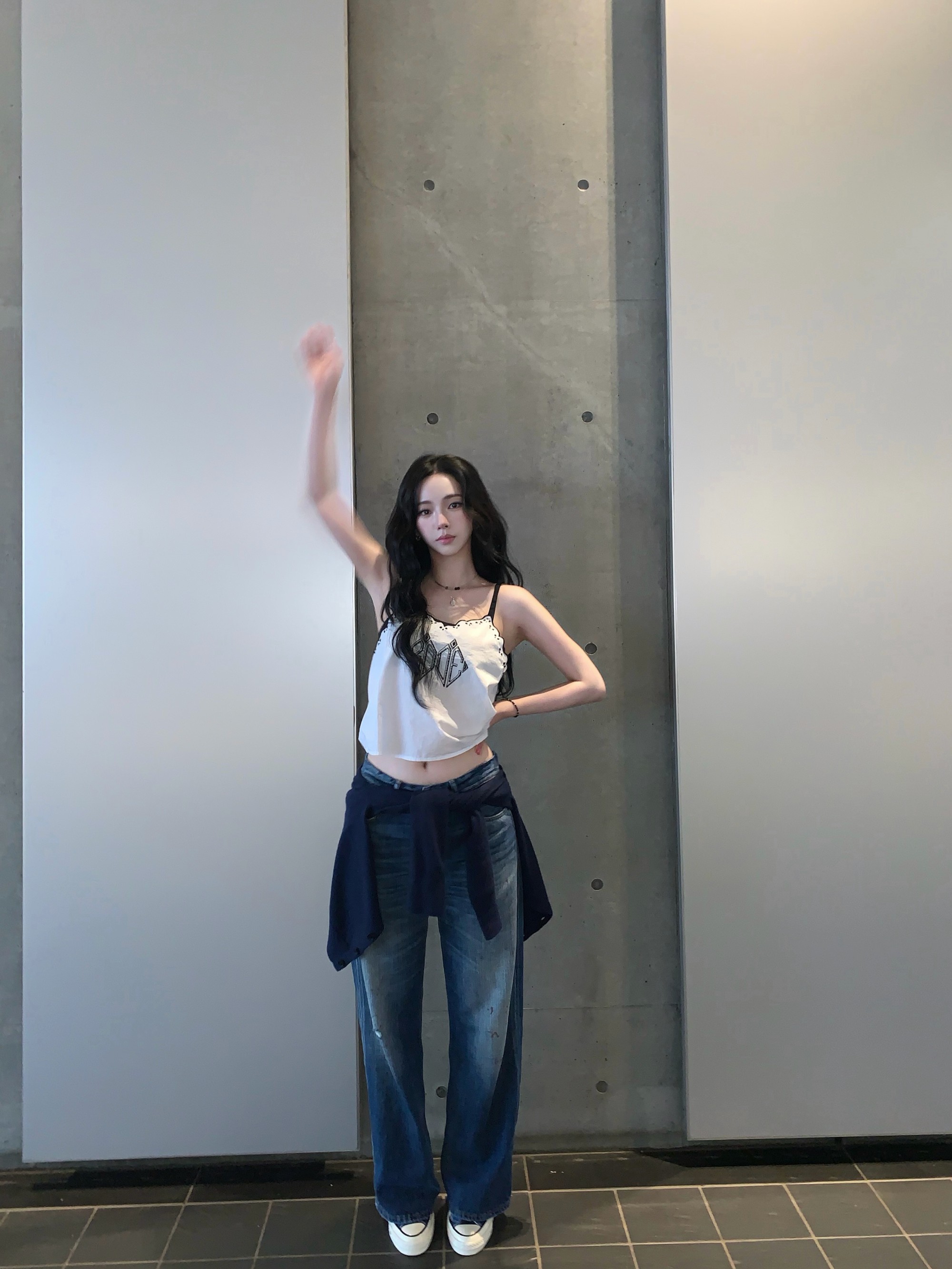 Cả showbiz sợ tăng c&acirc;n ngoại trừ mỹ nh&acirc;n n&agrave;y: Body đầy đặn cực cuốn, style cũng thăng hạng theo - Ảnh 2.