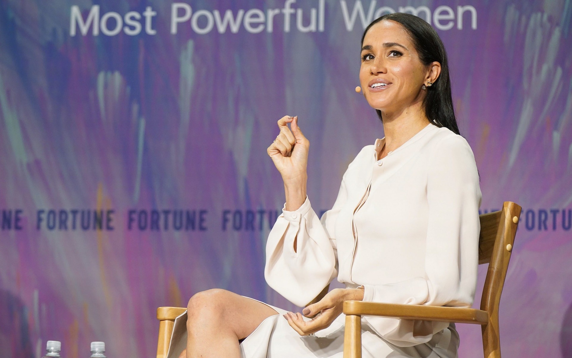 Meghan Markle trở lại Anh, nhưng vai tr&ograve; mới lại rất đời thường: Đưa con đi học! - Ảnh 1.