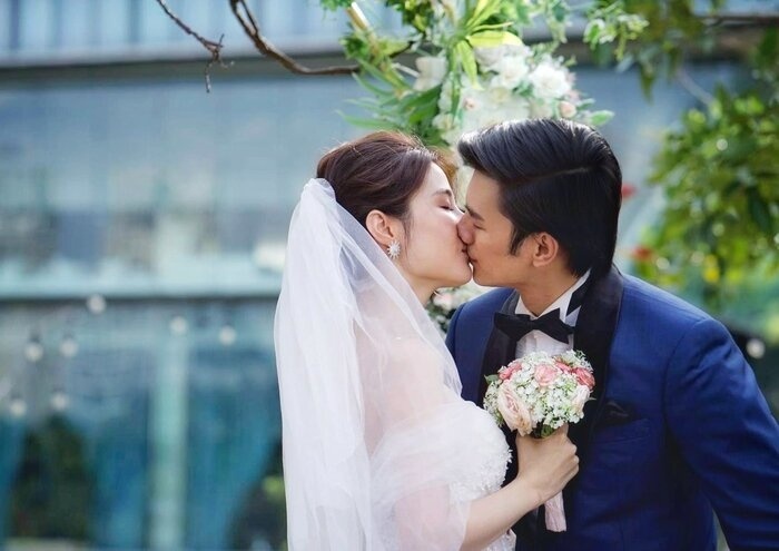 Ảnh cưới đẹp m&ecirc; mẩn của Nhan Ph&uacute;c Vinh bất ngờ g&acirc;y sốt, nhan sắc c&ocirc; d&acirc;u g&acirc;y ch&uacute; &yacute; hơn cả- Ảnh 4.