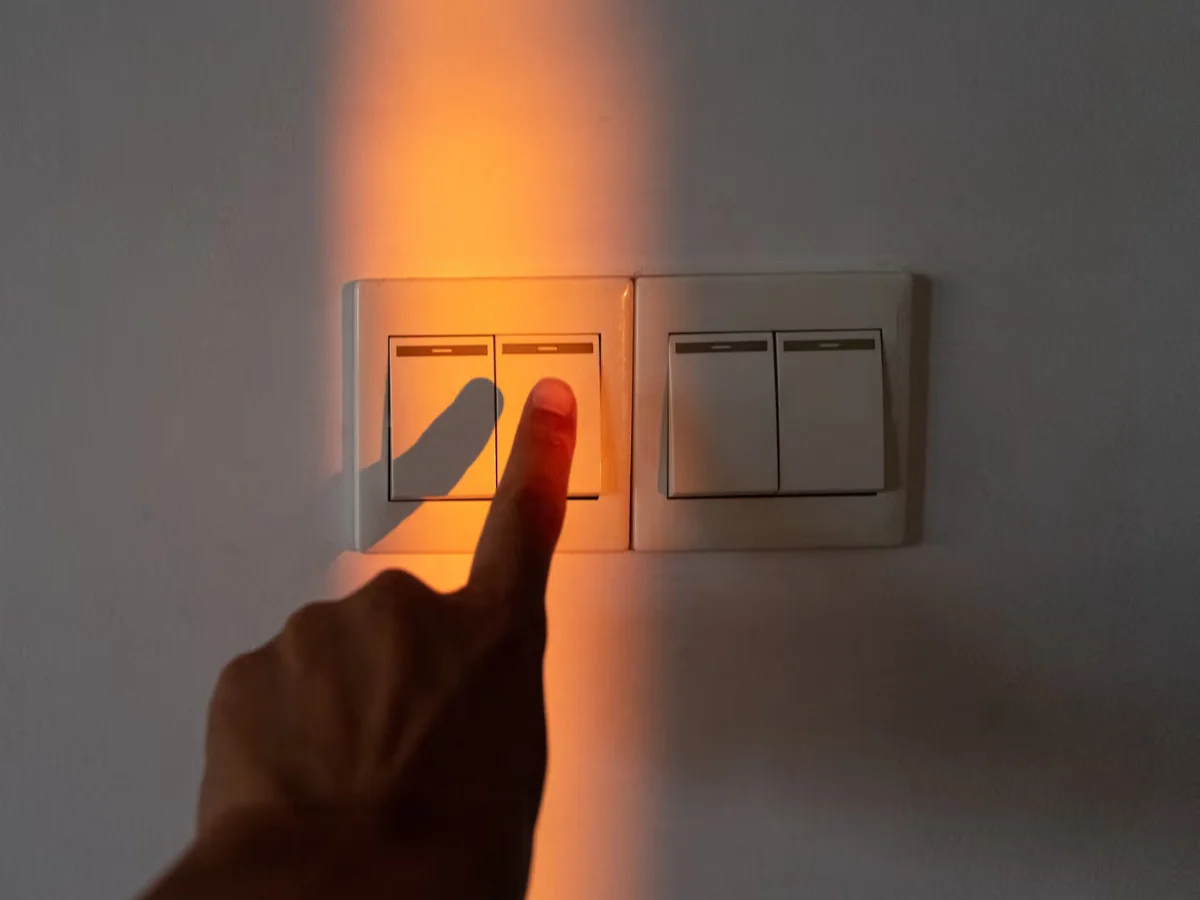 Tr&agrave;o lưu "tắm trong b&oacute;ng tối" đang được phụ nữ phương T&acirc;y y&ecirc;u th&iacute;ch: Một thay đổi nhỏ v&agrave; l&yacute; do nhiều người m&ecirc; đến vậy- Ảnh 7.