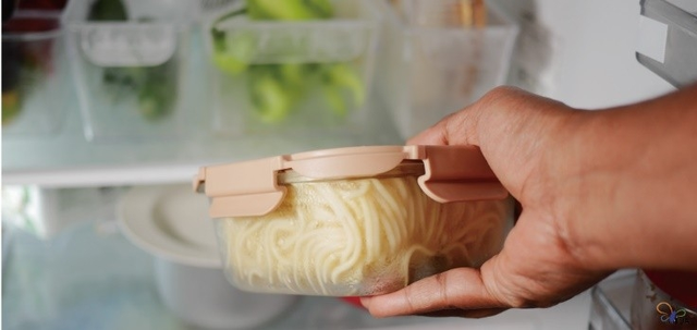 Cơm, m&igrave;, thức ăn thừa để qua đ&ecirc;m: Đừng nghĩ h&acirc;m n&oacute;ng l&agrave; an to&agrave;n, ghi nhớ 5 nguy&ecirc;n tắc để tr&aacute;nh vi khuẩn Cactus Bacillus, ngừa ngộ độc- Ảnh 2.