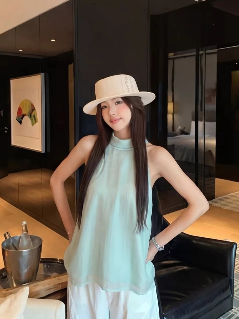 Một chiếc &aacute;o yếm, 4 c&ocirc;ng thức phối đồ thanh lịch cho n&agrave;ng th&iacute;ch vẻ ngo&agrave;i "d&acirc;u h&agrave;o m&ocirc;n"- Ảnh 15.