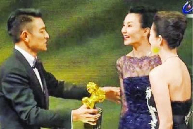 Chương Tử Di đối đầu cả showbiz, "gây thù chuốc oán" với toàn tên tuổi hạng A!- Ảnh 10.