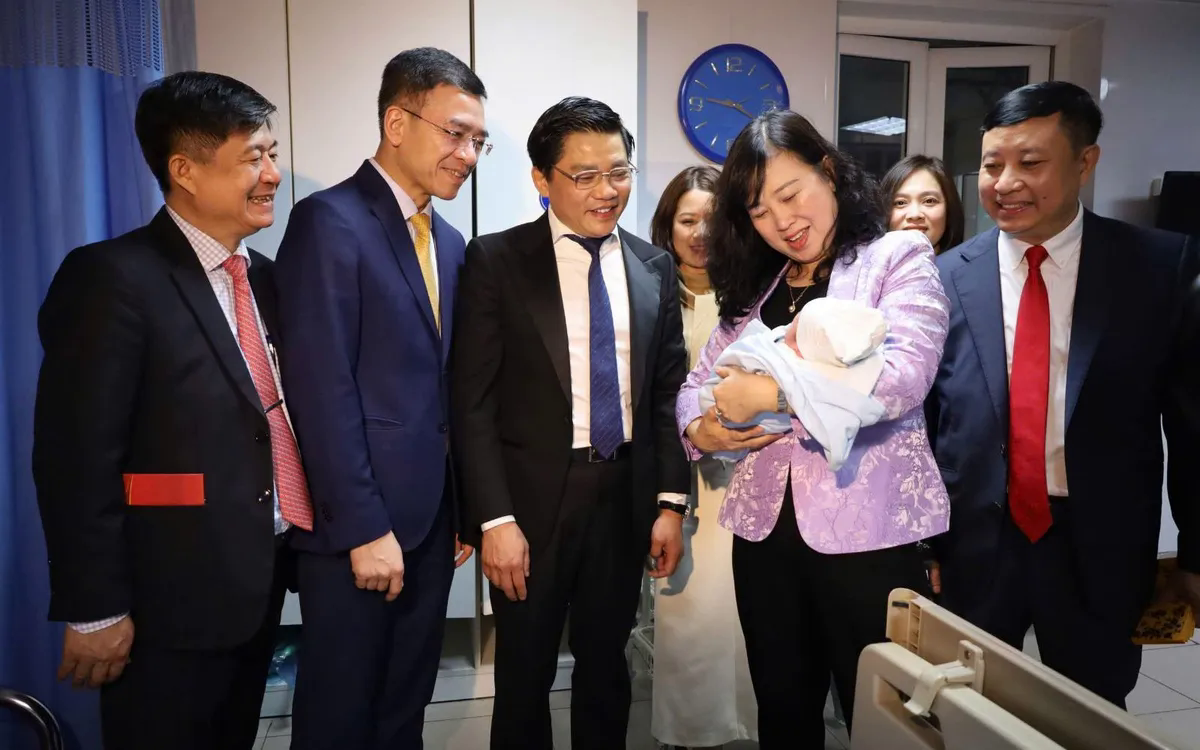 Ủy vi&ecirc;n Ban Chấp h&agrave;nh Trung ương Đảng, Bộ trưởng Bộ Y tế Đ&agrave;o Hồng Lan thăm v&agrave; ch&agrave;o đ&oacute;n những c&ocirc;ng d&acirc;n nh&iacute; trước thềm xu&acirc;n B&iacute;nh Ngọ 2026. Ảnh tư liệu: Bộ Y tế