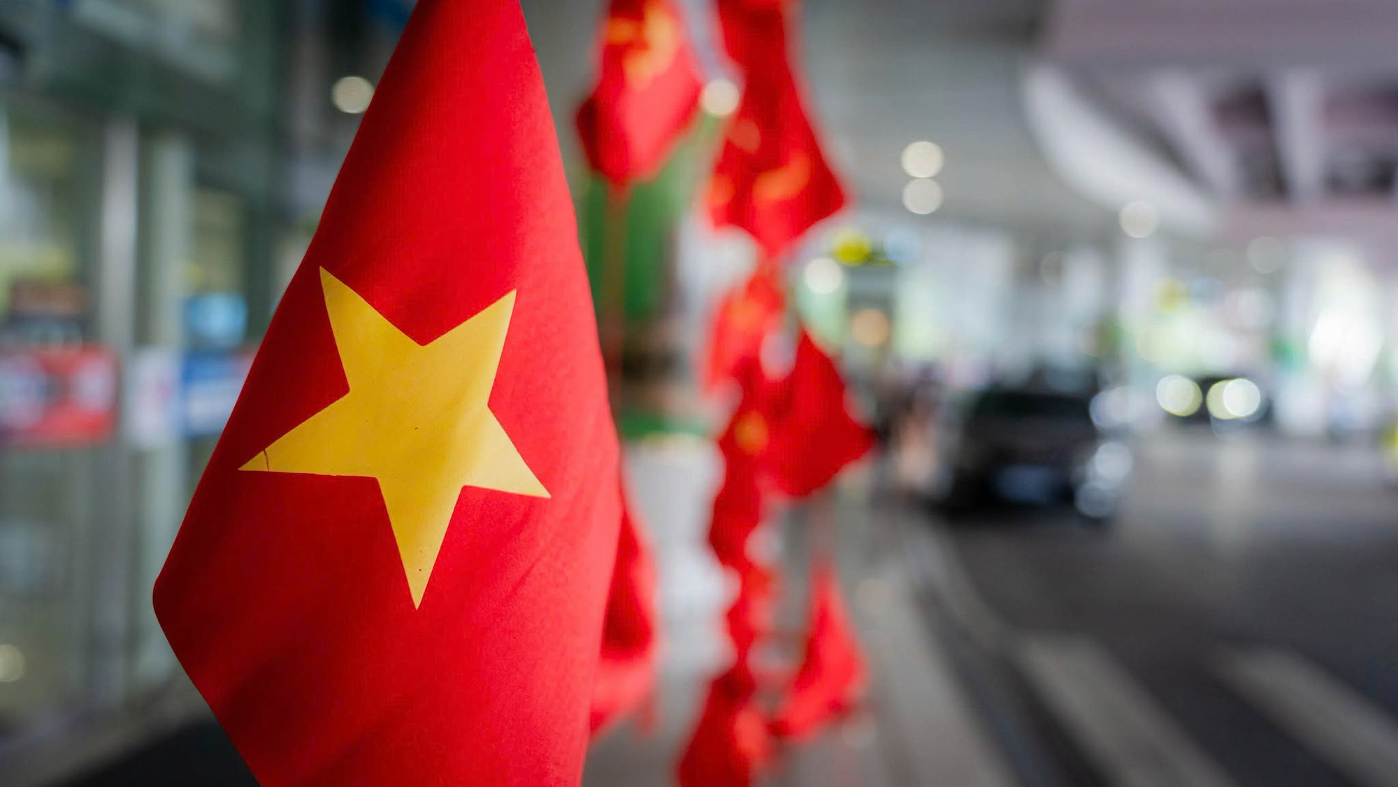 Cảnh tượng ngay l&uacute;c n&agrave;y tại s&acirc;n bay Nội B&agrave;i - Ảnh 1.