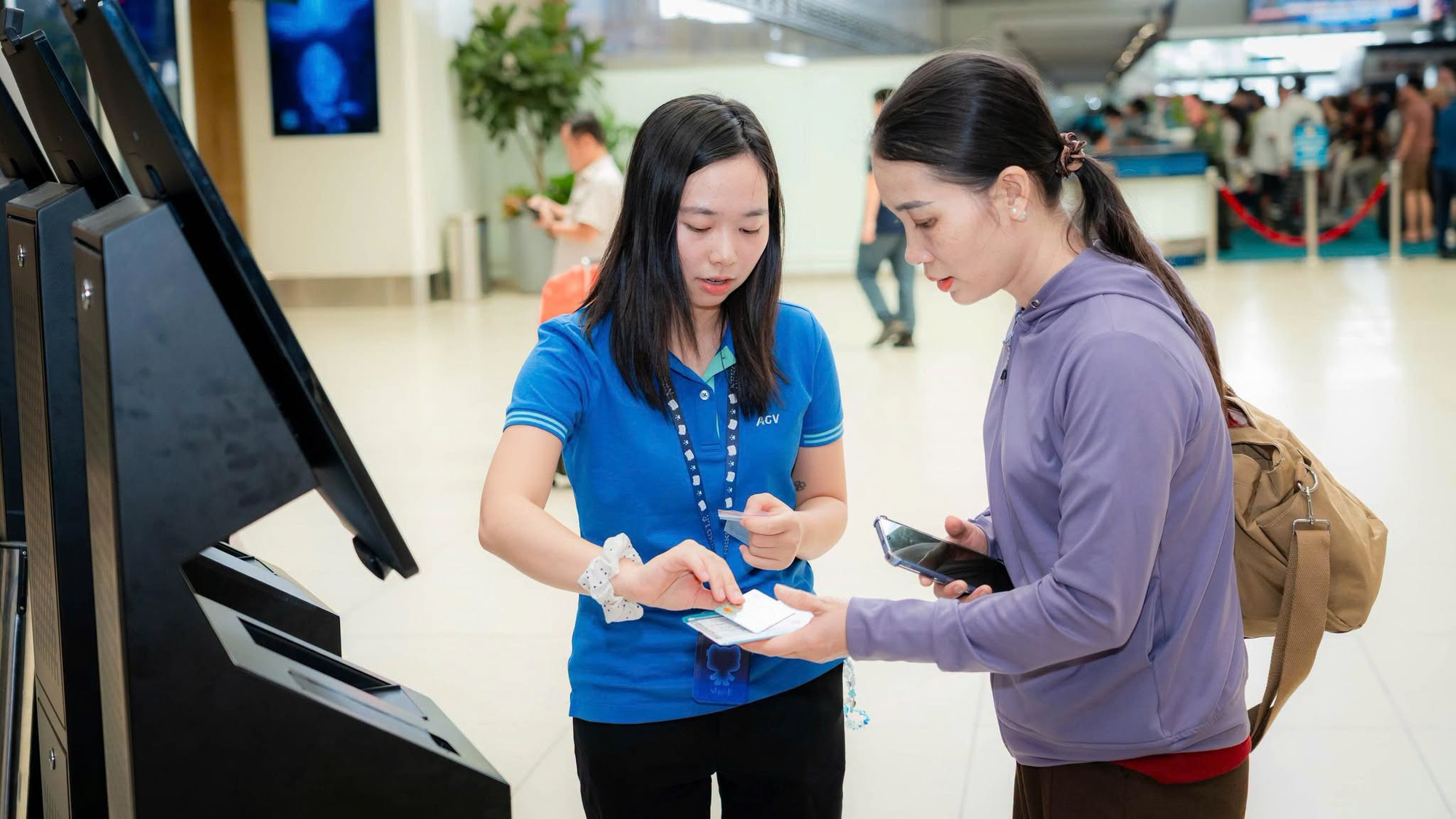 Cảnh tượng ngay l&uacute;c n&agrave;y tại s&acirc;n bay Nội B&agrave;i - Ảnh 8.