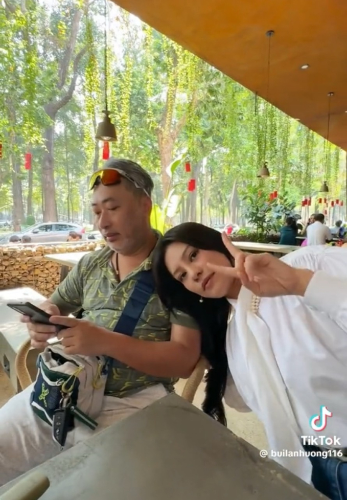 Ca sĩ Việt nhan sắc chấp 10 Hoa hậu c&agrave;ng c&oacute; tuổi c&agrave;ng đẹp, được đại gia showbiz hơn 11 tuổi "cưng như trứng mỏng"- Ảnh 6.