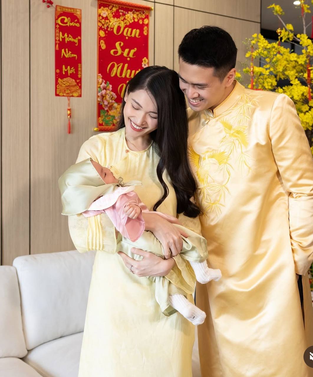 T&igrave;nh h&igrave;nh h&ocirc;n nh&acirc;n của &Aacute; hậu v&agrave; chồng "tổng t&agrave;i" đẹp nhất nh&igrave; Vbiz- Ảnh 9.