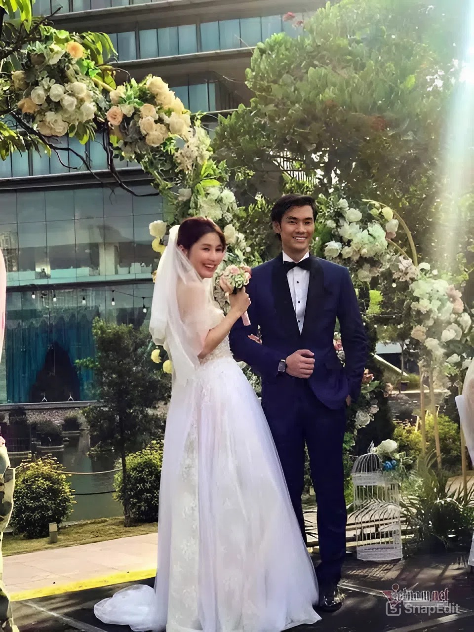 Ảnh cưới đẹp m&ecirc; mẩn của Nhan Ph&uacute;c Vinh bất ngờ g&acirc;y sốt, nhan sắc c&ocirc; d&acirc;u g&acirc;y ch&uacute; &yacute; hơn cả- Ảnh 6.