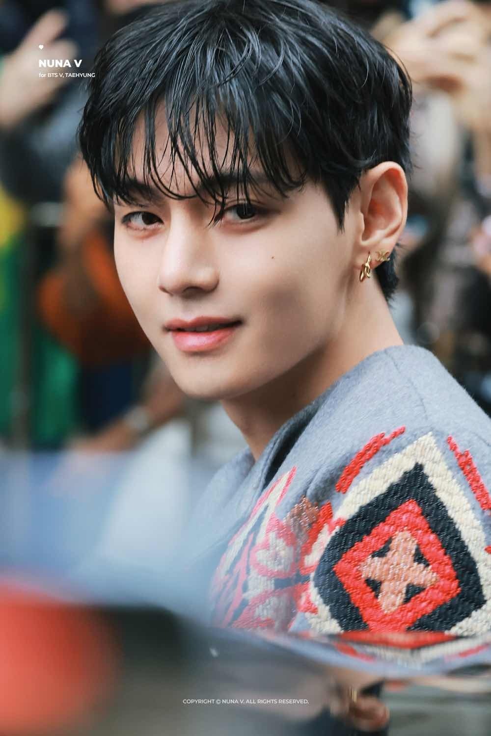 V (BTS) gặp tai nạn giao thông- Ảnh 3.