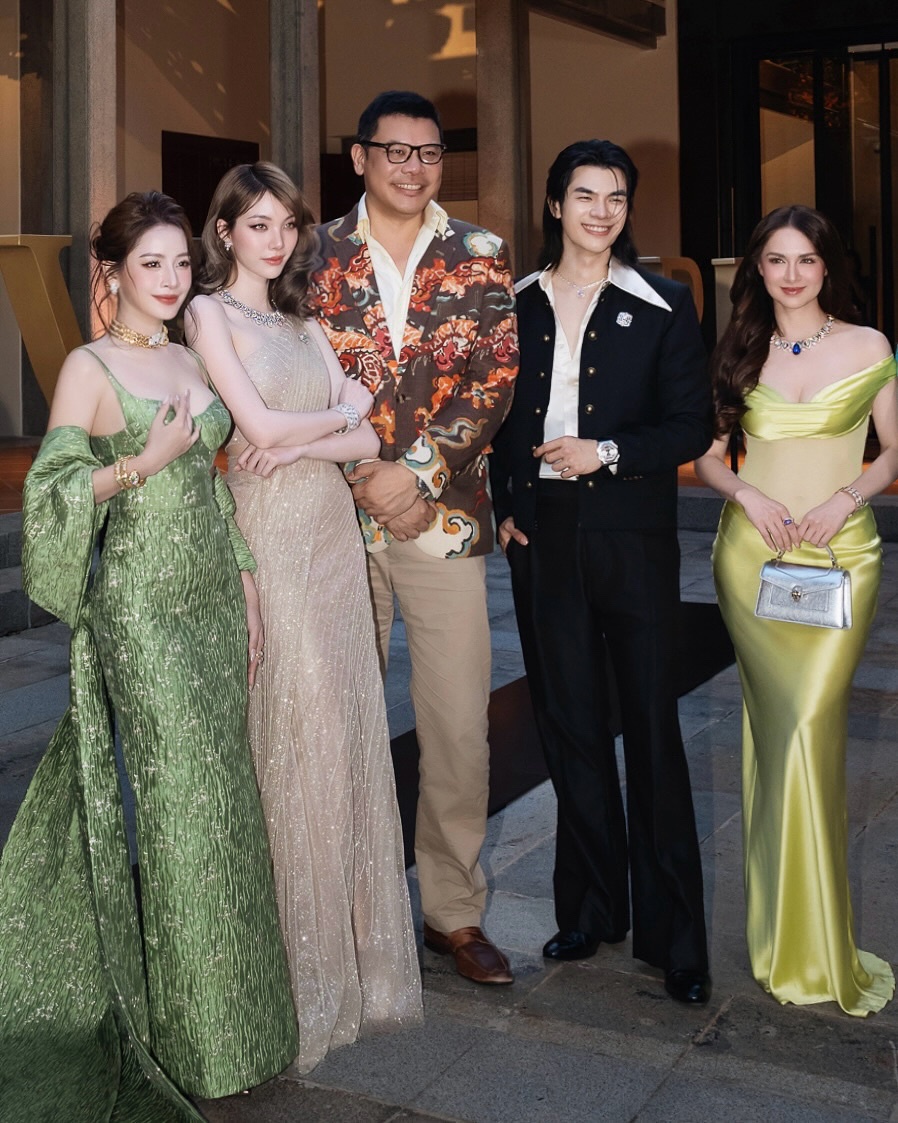 Mỹ nh&acirc;n Việt chưa từng thất bại ở thảm đỏ: Cứ xuất hiện như gắn spotlight l&ecirc;n người, được truyền th&ocirc;ng Trung khen tận m&acirc;y xanh - Ảnh 5.