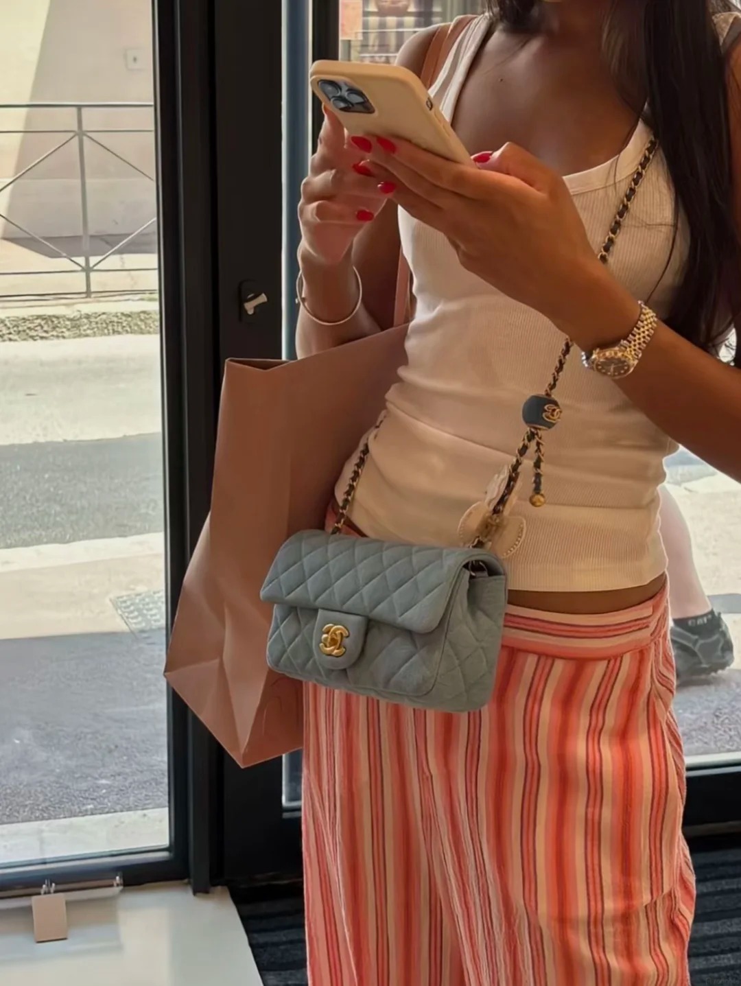 Từ Chanel đến Miu Miu: 5 mẫu t&uacute;i x&aacute;ch được xem l&agrave; khoản đầu tư đ&aacute;ng gi&aacute; nhất- Ảnh 7.