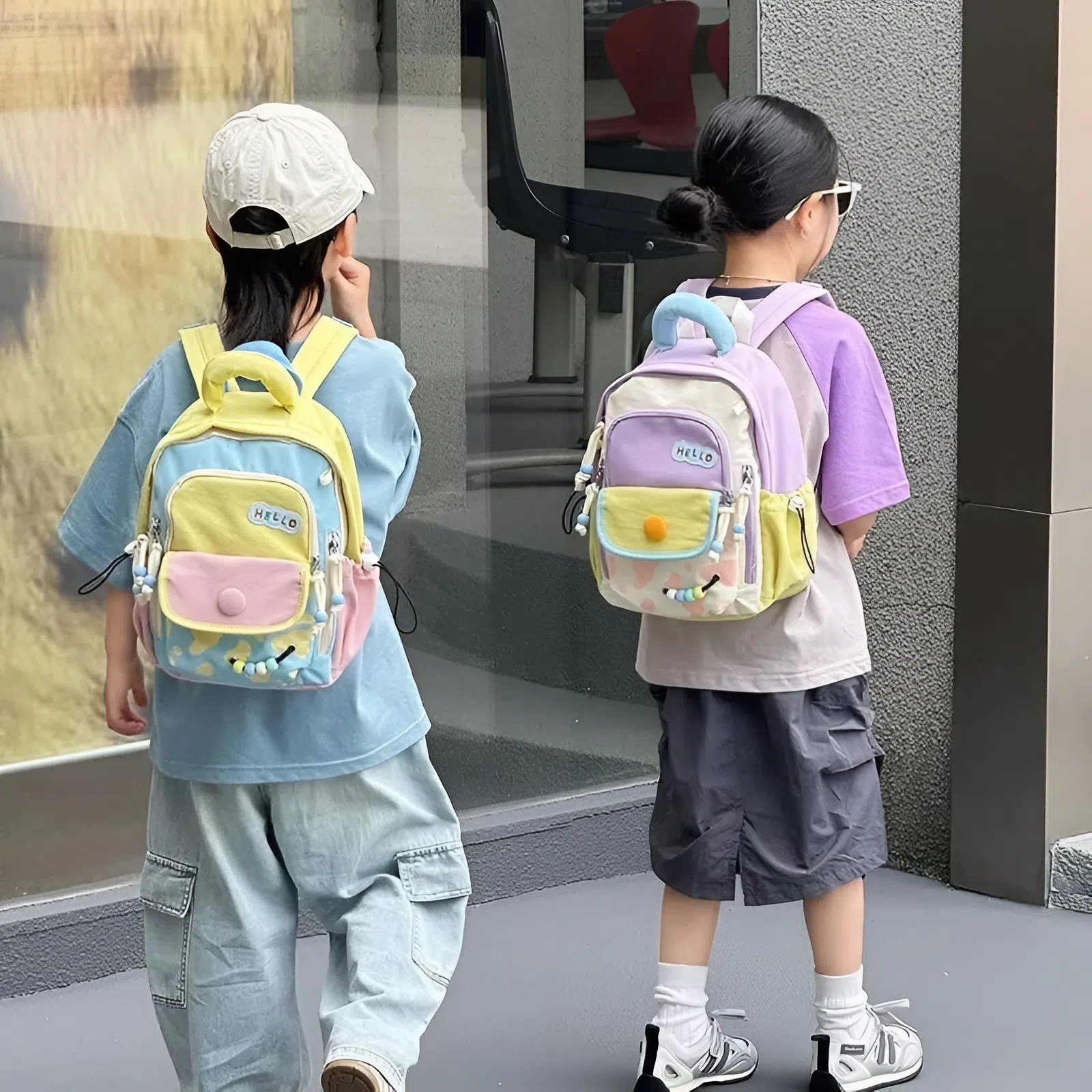 Đi sắm balo cho năm học mới: Chọn sai dễ g&acirc;y g&ugrave; lưng lệch vai, nhớ kỹ 4 chi tiết n&agrave;y trước khi chốt đơn - Ảnh 1.