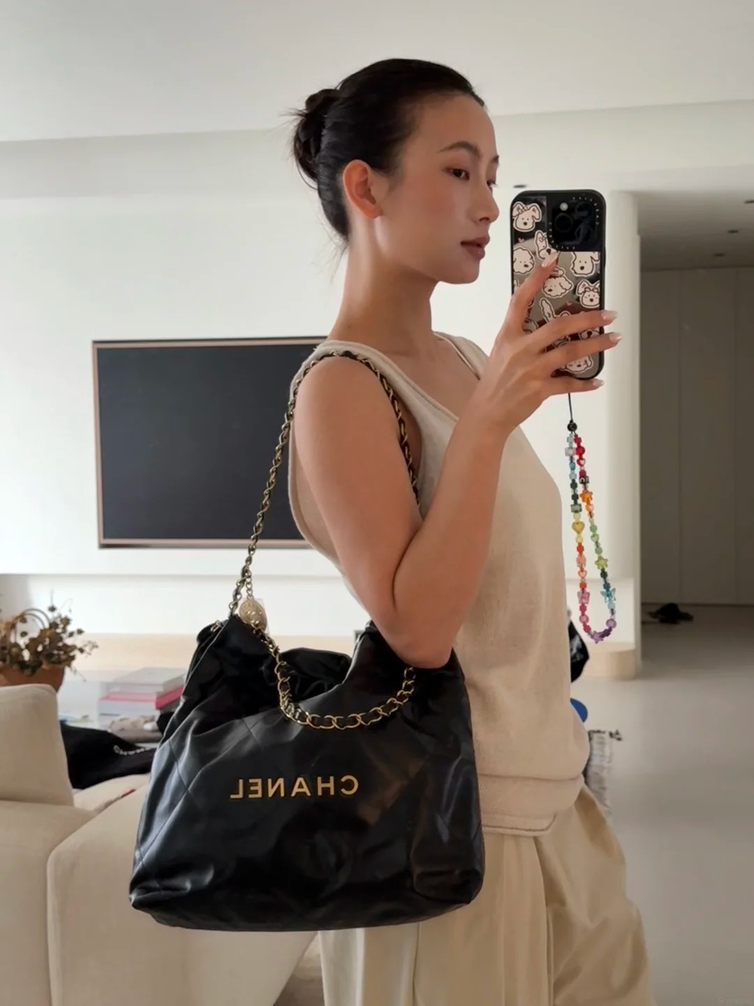Từ Chanel đến Miu Miu: 5 mẫu t&uacute;i x&aacute;ch được xem l&agrave; khoản đầu tư đ&aacute;ng gi&aacute; nhất- Ảnh 3.
