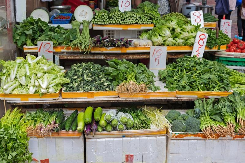 Người b&aacute;n rau n&oacute;i thật: Kh&aacute;ch thường chọn b&oacute; xanh mướt, người trong nghề lại quan s&aacute;t kỹ 3 đặc điểm n&agrave;y - Ảnh 1.