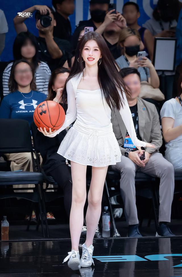 Ph&uacute; b&agrave; điệu nhất showbiz gặp họa ở s&acirc;n b&oacute;ng rổ: Ảnh visual đẹp ph&aacute;t s&aacute;ng bị b&oacute;c mẽ giả dối- Ảnh 1.