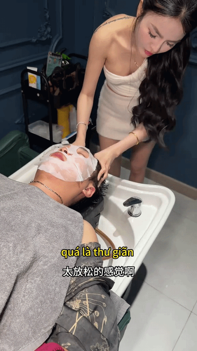 Mấy "khứa" Trung Quốc đầu h&agrave;ng trước c&aacute;c "ph&aacute;p sư gội đầu" Việt Nam: Chạm đ&acirc;u sướng đ&oacute;, về nước rồi vẫn nhớ cảm gi&aacute;c 1-0-2 n&agrave;y- Ảnh 2.