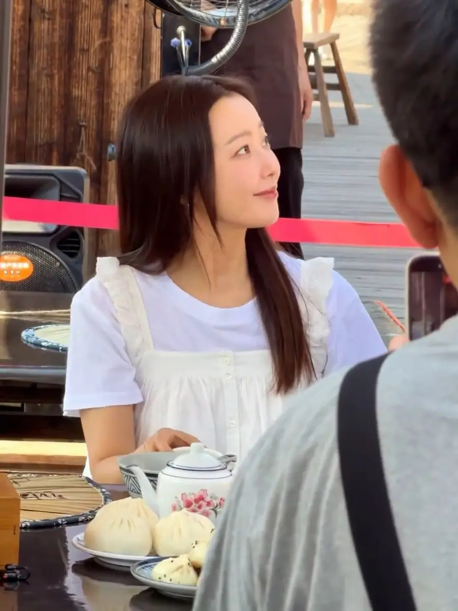 Ngoại h&igrave;nh kh&ocirc;ng tin nổi của mỹ nh&acirc;n đẹp nhất showbiz sau khi sinh con cho thiếu gia tập đo&agrave;n- Ảnh 2.