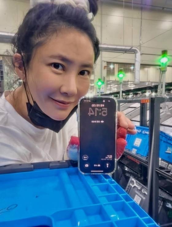 Nữ diễn vi&ecirc;n th&aacute;o chạy khỏi showbiz nay l&agrave;m shipper, c&ocirc;ng nh&acirc;n ca đ&ecirc;m 8 tiếng tại kho h&agrave;ng logistics- Ảnh 4.