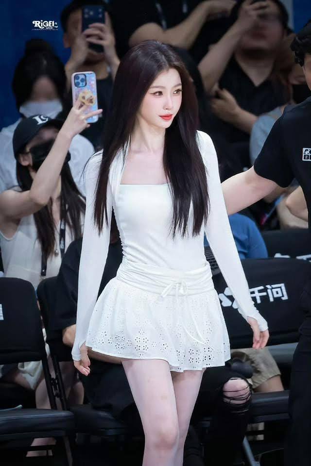 Ph&uacute; b&agrave; điệu nhất showbiz gặp họa ở s&acirc;n b&oacute;ng rổ: Ảnh visual đẹp ph&aacute;t s&aacute;ng bị b&oacute;c mẽ giả dối- Ảnh 3.
