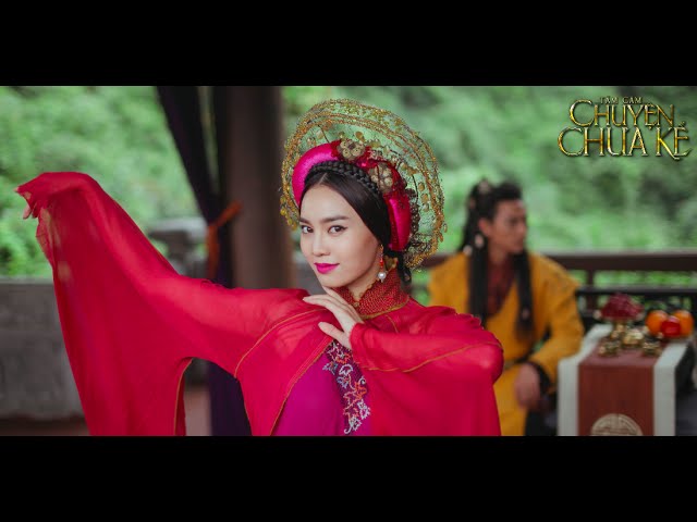 Mỹ nh&acirc;n Vbiz chỉ đi thử gi&agrave;y cũng h&uacute;t 70 triệu view: Visual đẹp kinh diễm, ai đứng cạnh cũng th&agrave;nh t&agrave;ng h&igrave;nh- Ảnh 3.