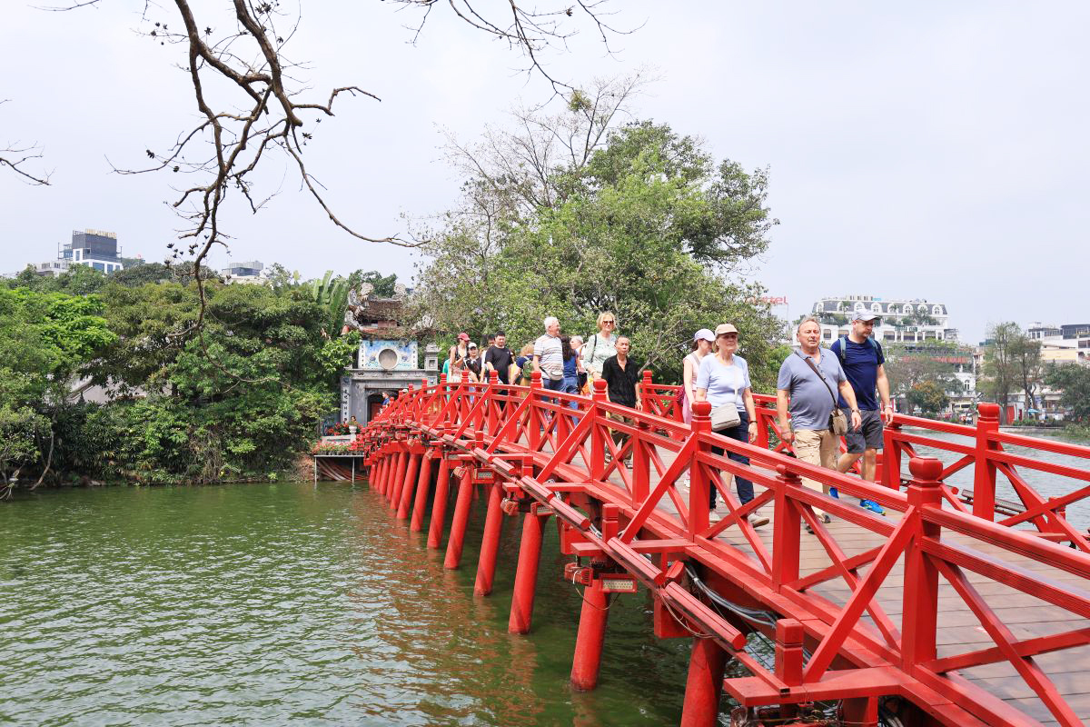 Quốc gia c&oacute; lượng kh&aacute;ch đến Việt Nam đ&ocirc;ng nhất 7 th&aacute;ng đầu năm, vượt H&agrave;n Quốc v&agrave; Nga, gấp gần 6 lần Ấn Độ- Ảnh 2.