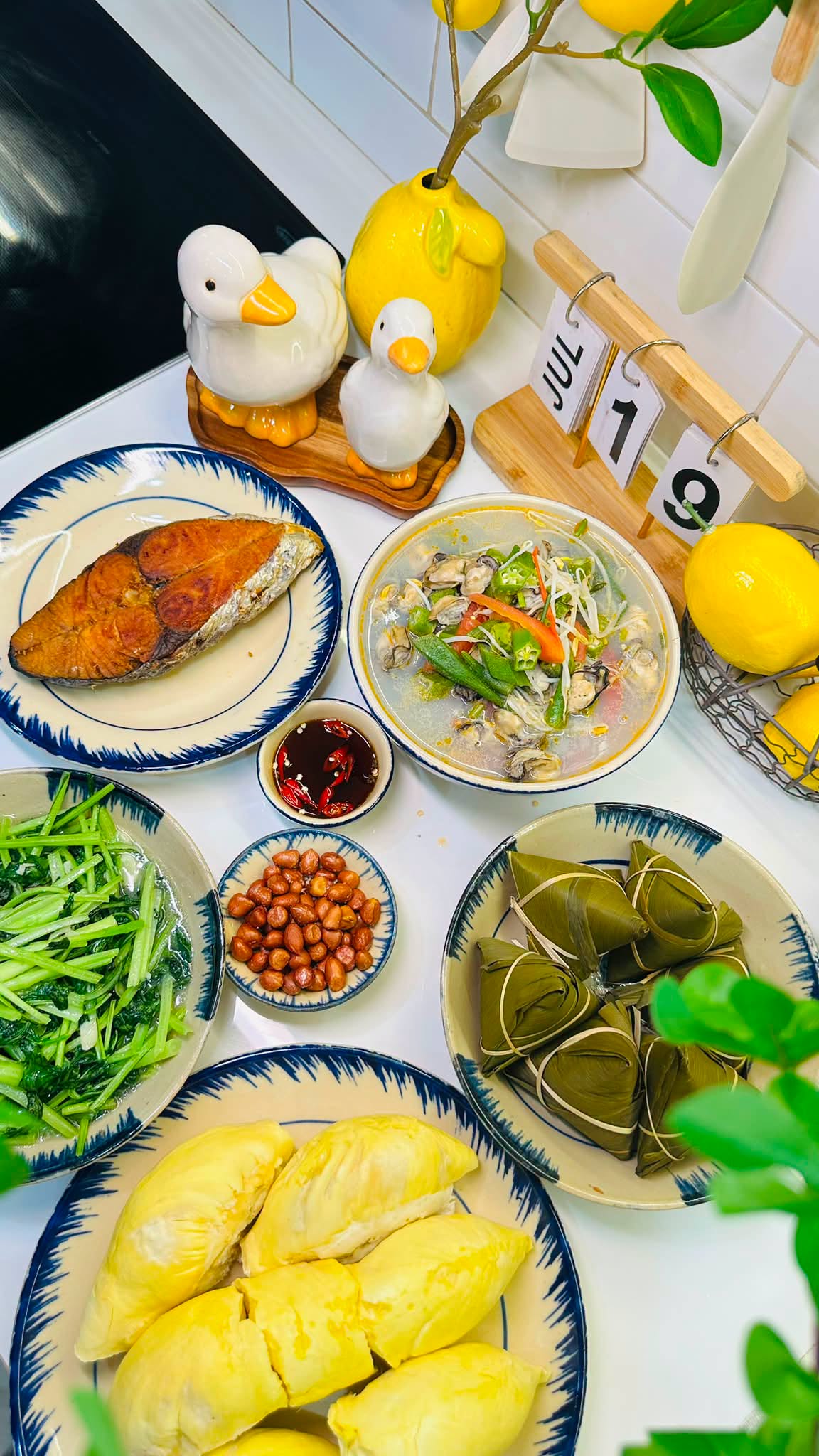 Mẹ đảm H&agrave; Nội dạy con trai v&agrave;o bếp nấu ăn suốt 1 th&aacute;ng h&egrave;: Nh&igrave;n m&acirc;m cơm b&eacute; l&agrave;m, c&aacute;c mẹ thi nhau v&agrave;o nhận "con rể" - Ảnh 4.