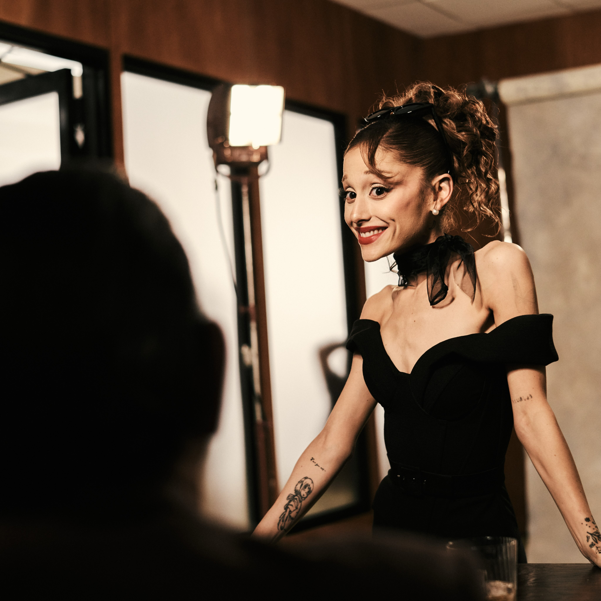 Sự kh&ocirc; h&eacute;o của Ariana Grande khiến tất cả mệt nho&agrave;i- Ảnh 2.