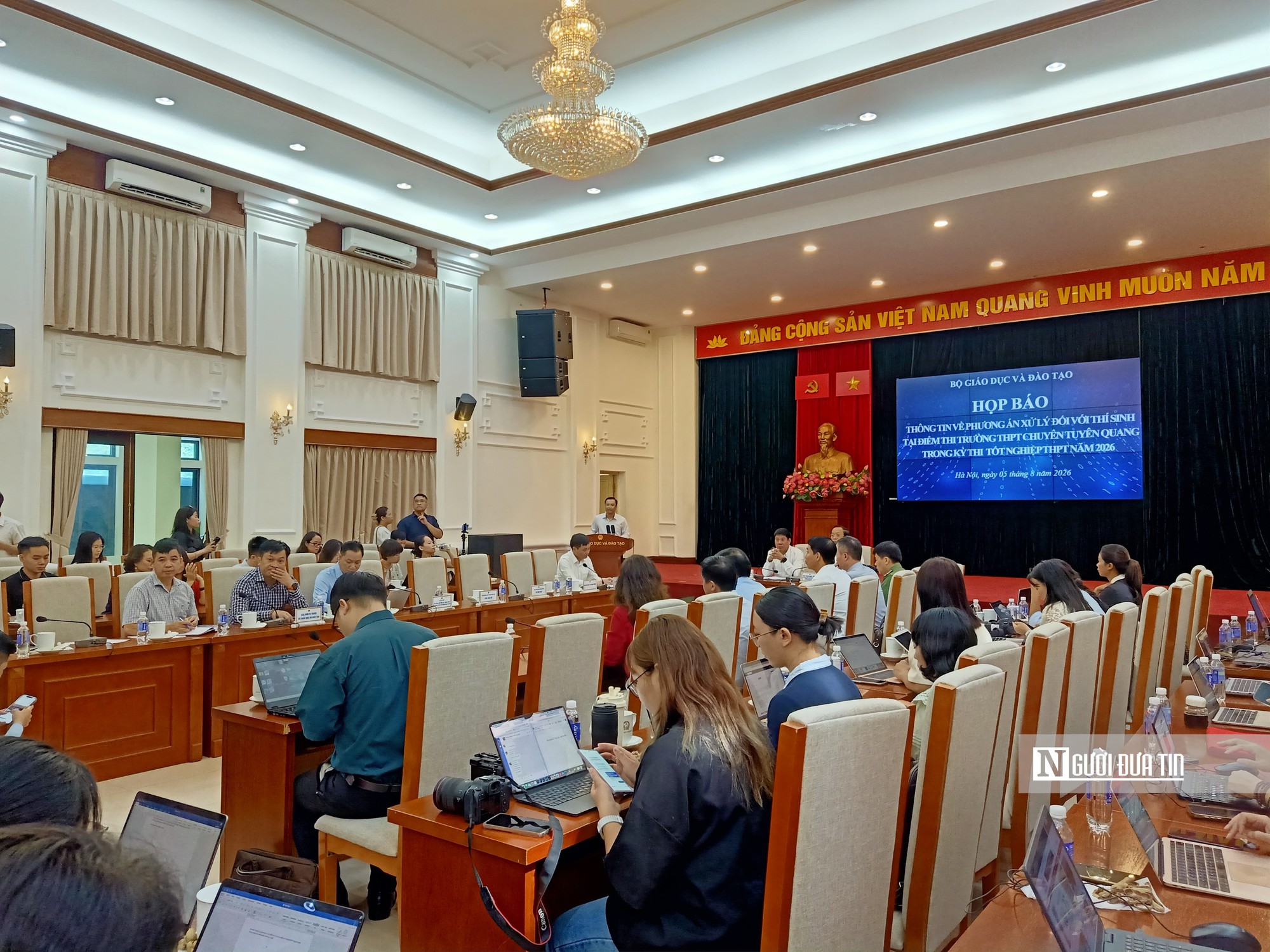 V&igrave; sao chưa c&ocirc;ng bố kết luận điều tra cuối c&ugrave;ng nhưng Bộ GD&ĐT đ&atilde; quyết định tổ chức thi lại? - Ảnh 1.