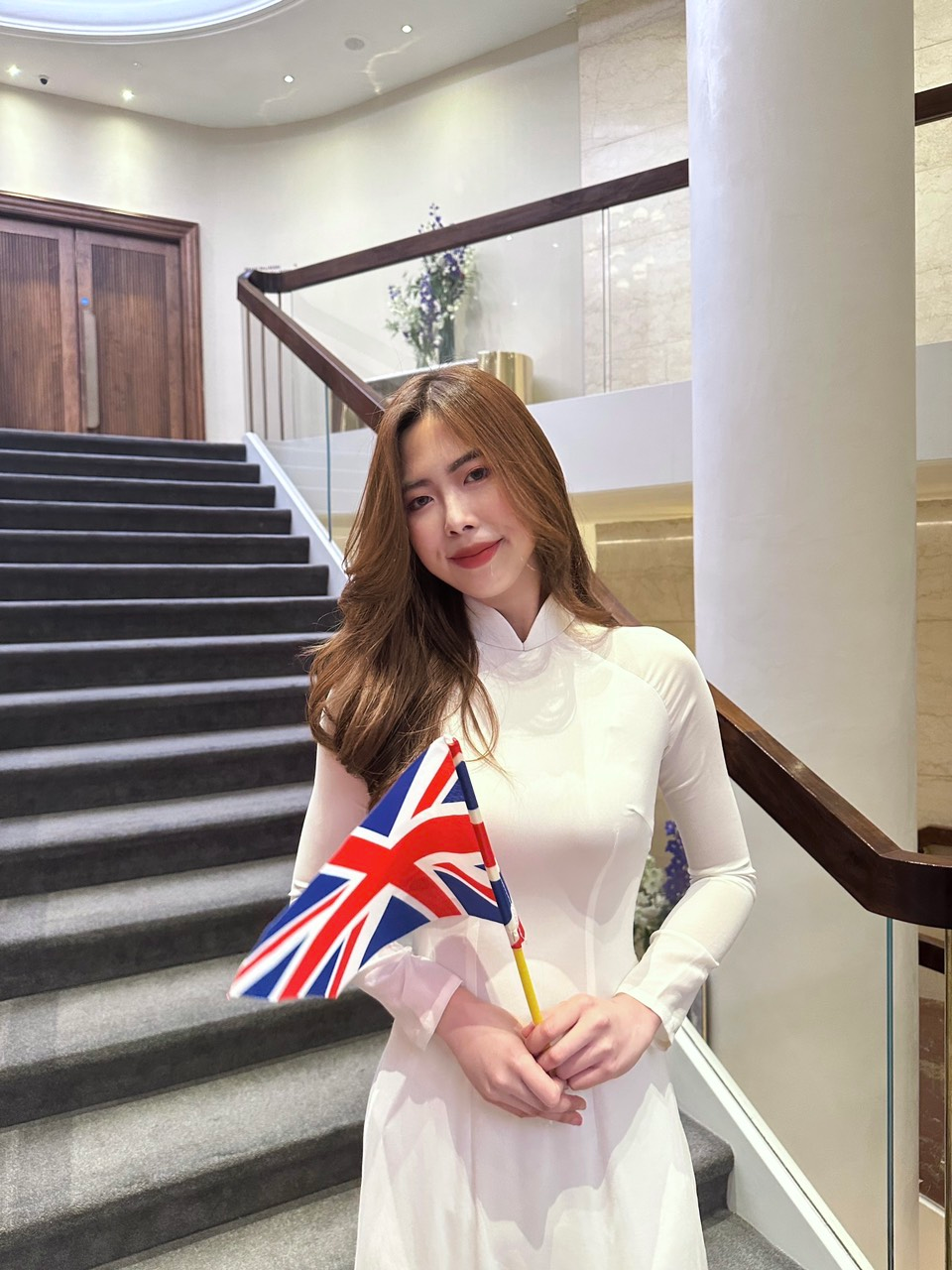 Học sinh giỏi Quốc gia 1 ng&agrave;y sống 2 cuộc đời: S&aacute;ng tốt nghiệp đại học ở London, chiều catwalk "sập s&agrave;n", động lực giảm c&acirc;n l&agrave; BTS- Ảnh 3.