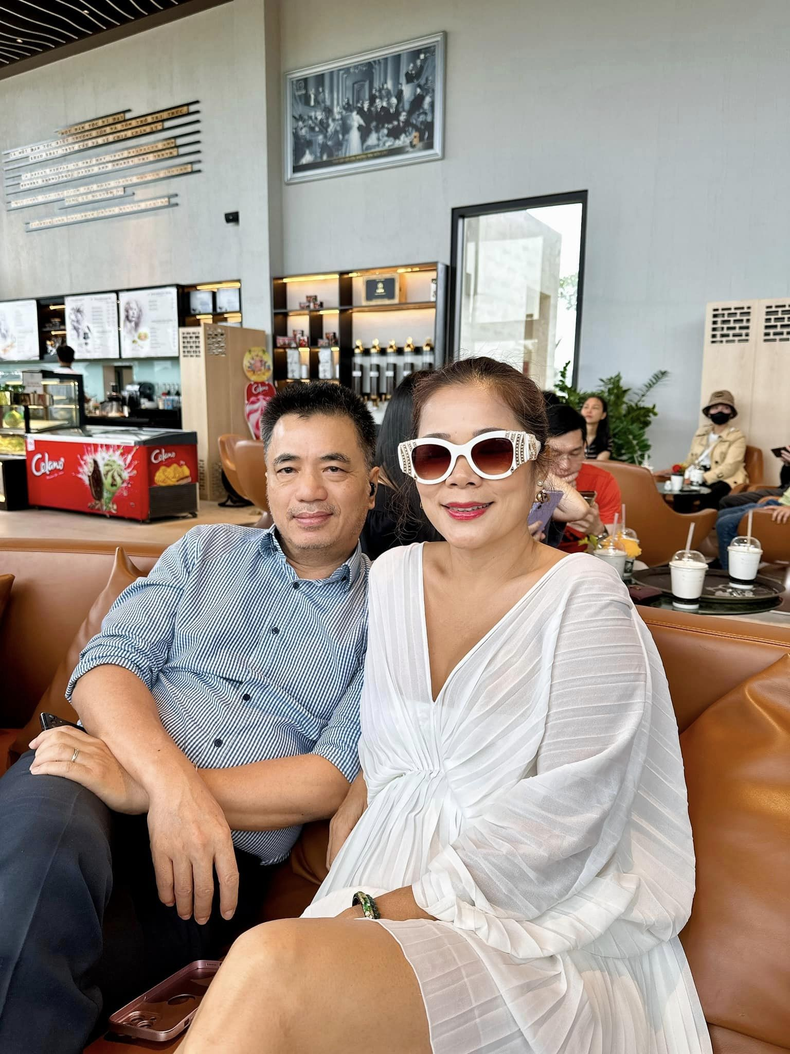 Việt Nam c&oacute; ph&oacute; chủ tịch tập đo&agrave;n nghỉ h&aacute;t 10 năm, ch&aacute;n showbiz lui về sống an nh&agrave;n ở biệt thự ngh&igrave;n m&eacute;t vu&ocirc;ng  - Ảnh 4.