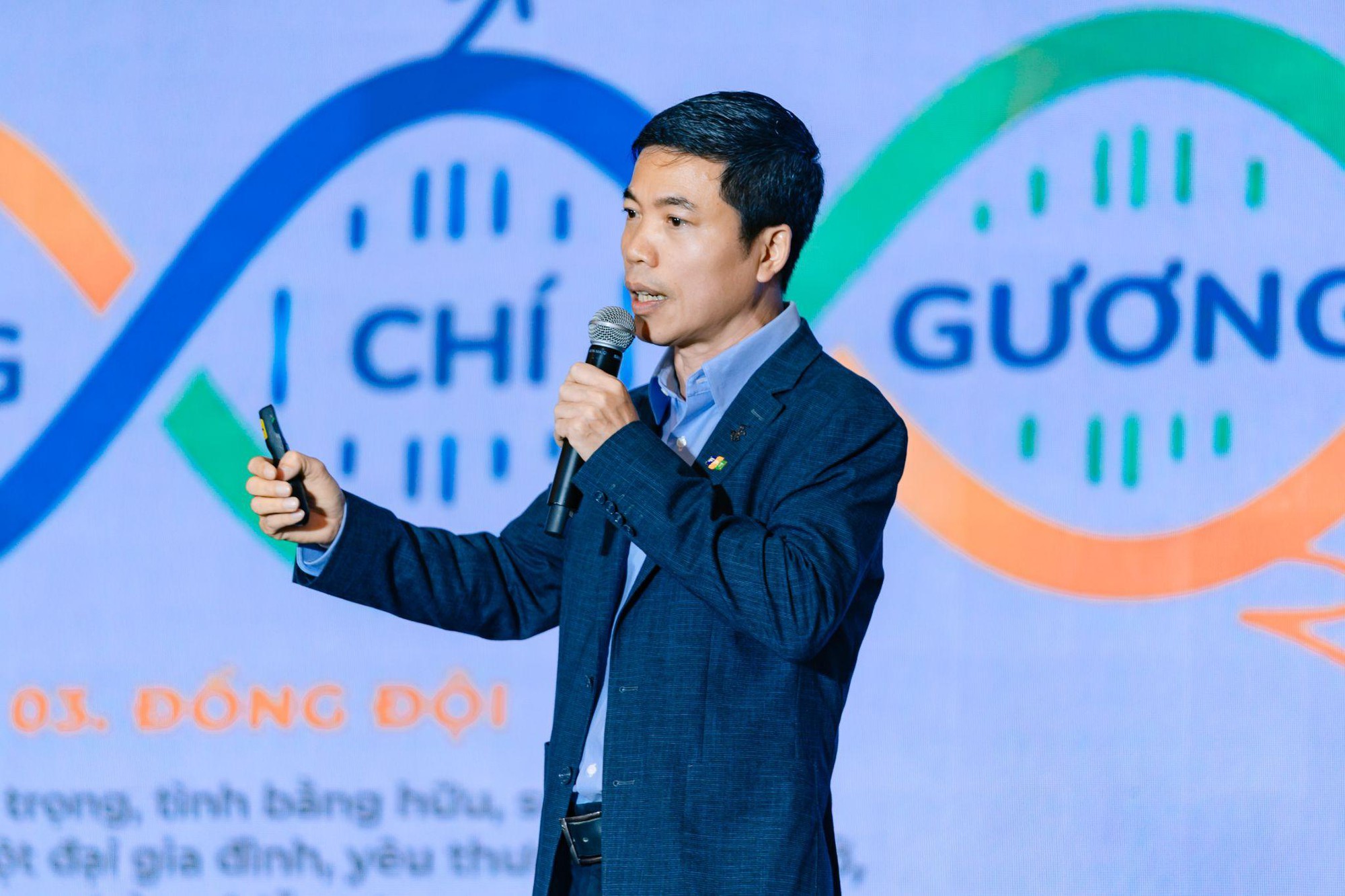 Da LAB, Dangrangto cùng dàn sao Esports xuất hiện tại buổi lễ định hướng của FPT Polytechnic - Ảnh 5.