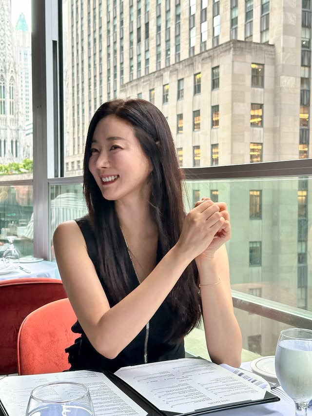 "Hoa hậu quốc dân” 48 tuổi mà trẻ như thiếu nữ, càng ngắm càng thêm mê mẩn!- Ảnh 1.