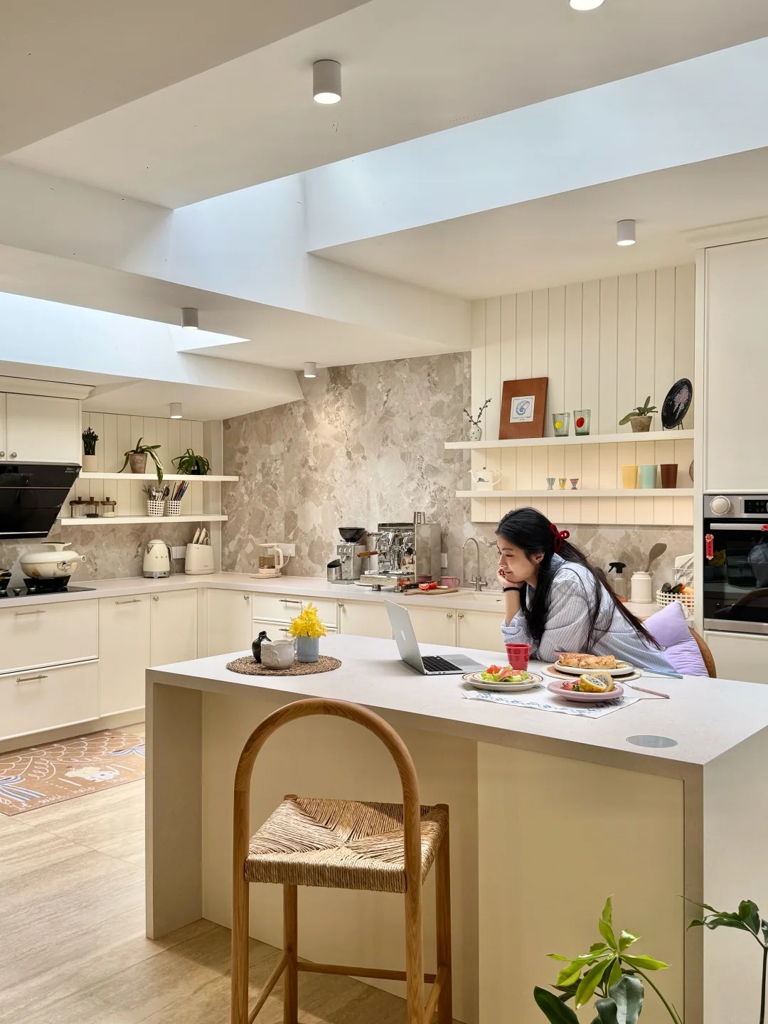 Chi hơn 1 tỷ decor bếp: Hội 30s muốn &ldquo;sống&rdquo; trong bếp chứ kh&ocirc;ng chỉ &ldquo;nấu ăn&rdquo; - Ảnh 2.