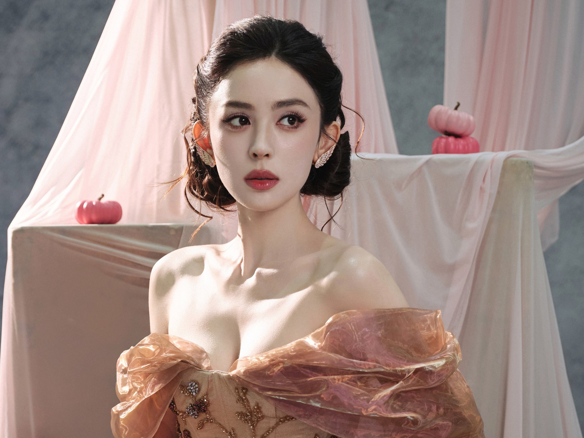 5 mỹ nh&acirc;n T&acirc;n Cương đẹp nhất Cbiz: Địch Lệ Nhiệt Ba dẫn đầu, người cuối được v&iacute; như bước ra từ b&iacute;ch họa- Ảnh 4.