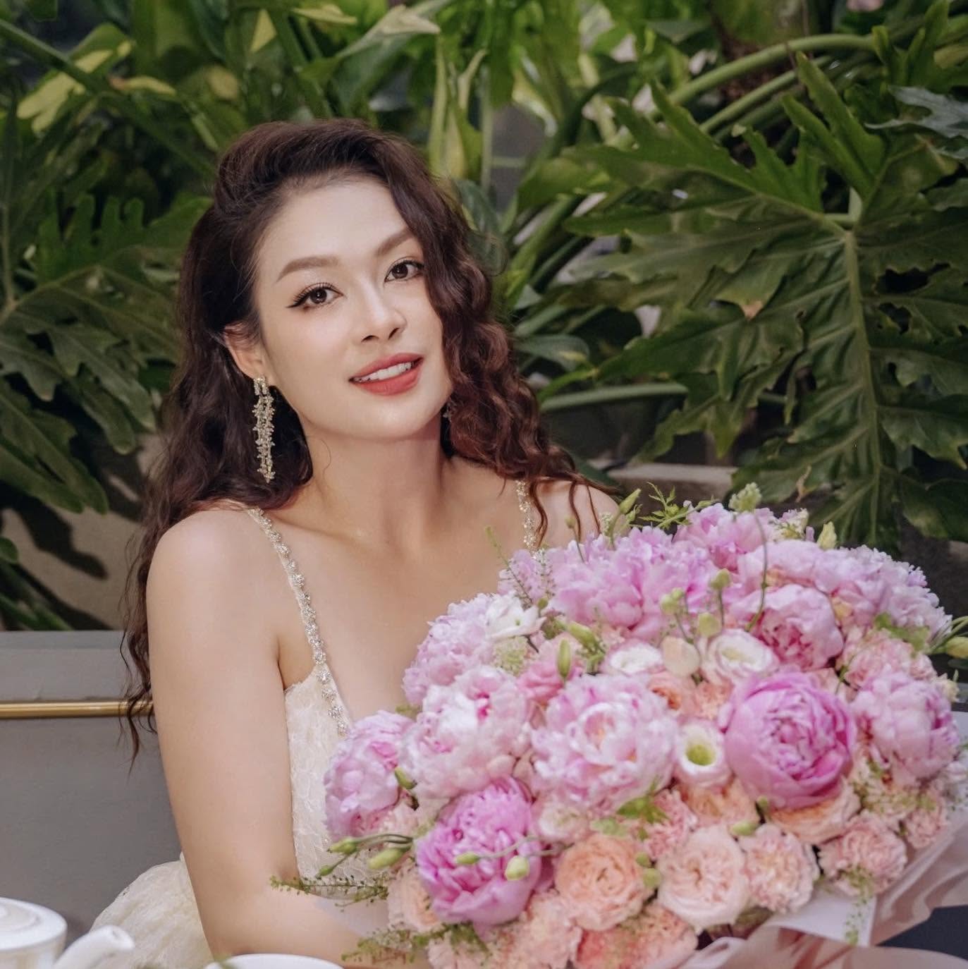 Mỹ nh&acirc;n gh&ecirc; gớm nhất Hoa Cỏ May sau 25 năm: Nhan sắc thăng hạng sau biến cố, đẹp hơn thời mới v&agrave;o nghề- Ảnh 6.
