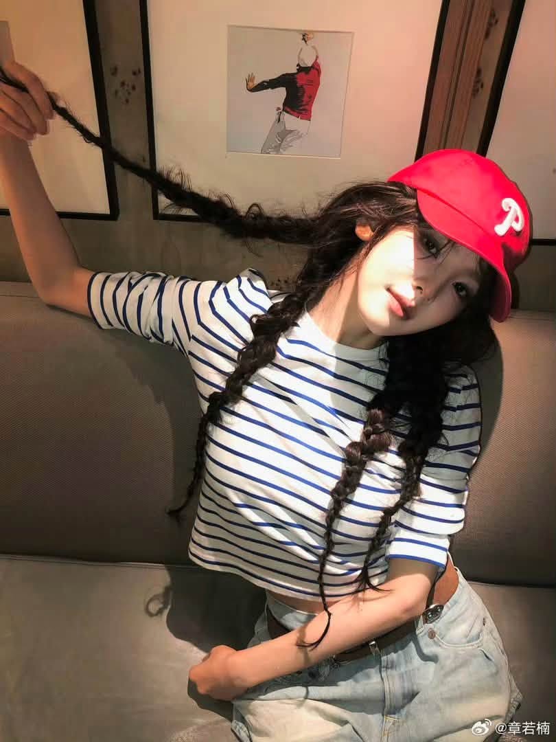 Chương Nhược Nam c&oacute; gương mặt s&aacute;ng bừng như nắng hạ, mặc g&igrave; l&ecirc;n người cũng đẹp đốn tim- Ảnh 4.