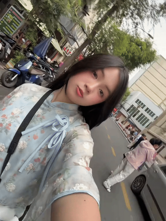 B&eacute; g&aacute;i 4 tuổi đ&atilde; kiếm tiền, 10 tuổi đ&oacute;ng phim Trấn Th&agrave;nh: Nay lột x&aacute;c ngoạn mục, dự đo&aacute;n sớm th&agrave;nh mỹ nh&acirc;n- Ảnh 6.