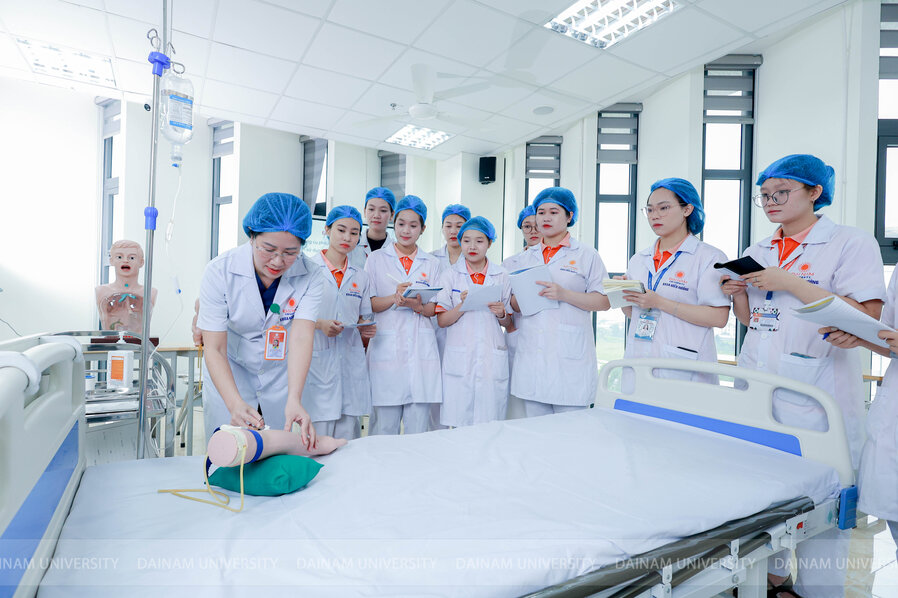 Điểm chuẩn khối ng&agrave;nh Sức khỏe cao, cơ hội n&agrave;o cho th&iacute; sinh 18 - 22 điểm - Ảnh 4.