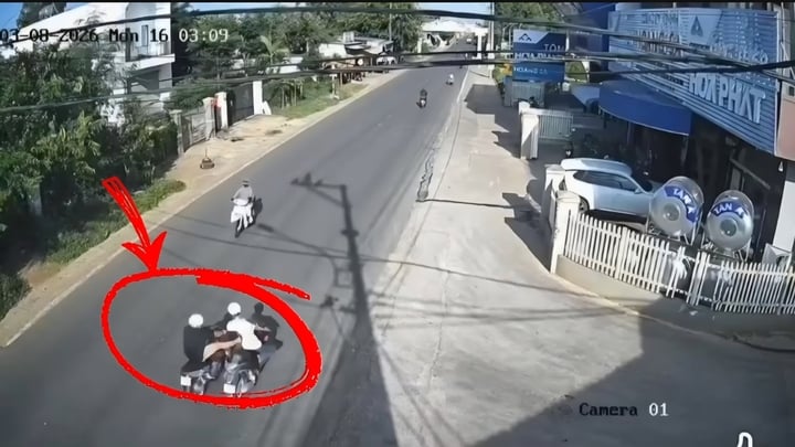 Tạm giữ h&igrave;nh sự đối tượng đạp ng&atilde; người đ&agrave;n &ocirc;ng đang chạy xe m&aacute;y ở Đắk Lắk- Ảnh 2.