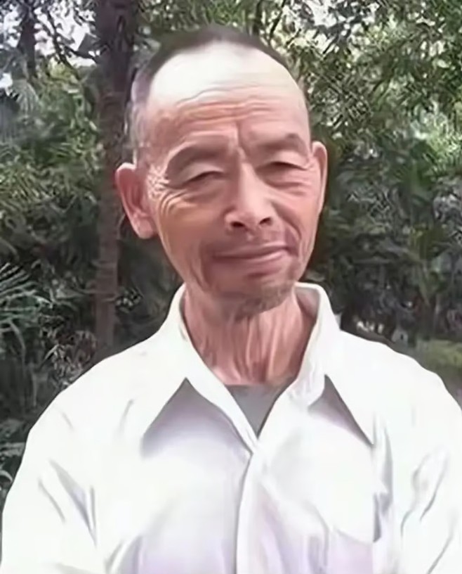 Trung Quốc tạc tượng cụ ông 20 năm gom phế liệu tài trợ học sinh nghèo, hiến xác cho y học: Quần áo ông lấm lem nhưng đôi tay luôn sạch sẽ- Ảnh 2.
