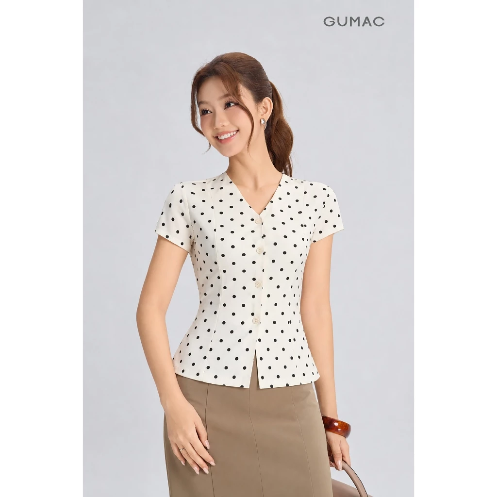 Chiếc sơ mi chấm bi đ&uacute;ng chuẩn "quiet luxury" gi&uacute;p outfit tr&ocirc;ng c&oacute; gu v&agrave; nh&igrave;n đắt tiền hơn hẳn- Ảnh 5.