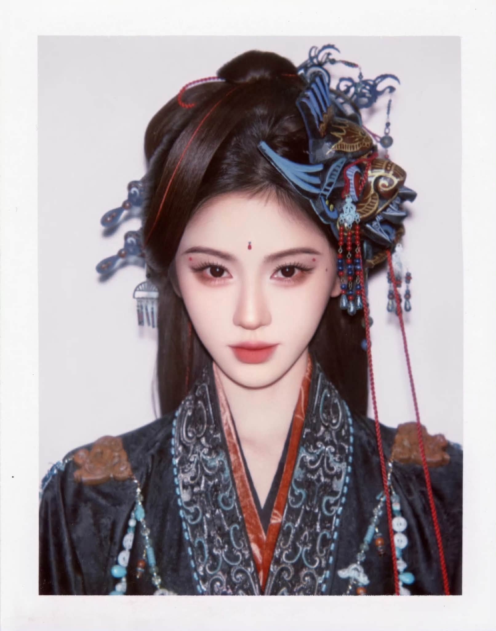 Đ&atilde; t&igrave;m thấy nữ thần ảnh polaroid đẹp nhất showbiz: G&oacute;c thẳng g&oacute;c nghi&ecirc;ng đều thần th&aacute;nh, 360 độ kh&ocirc;ng khuyết điểm- Ảnh 1.