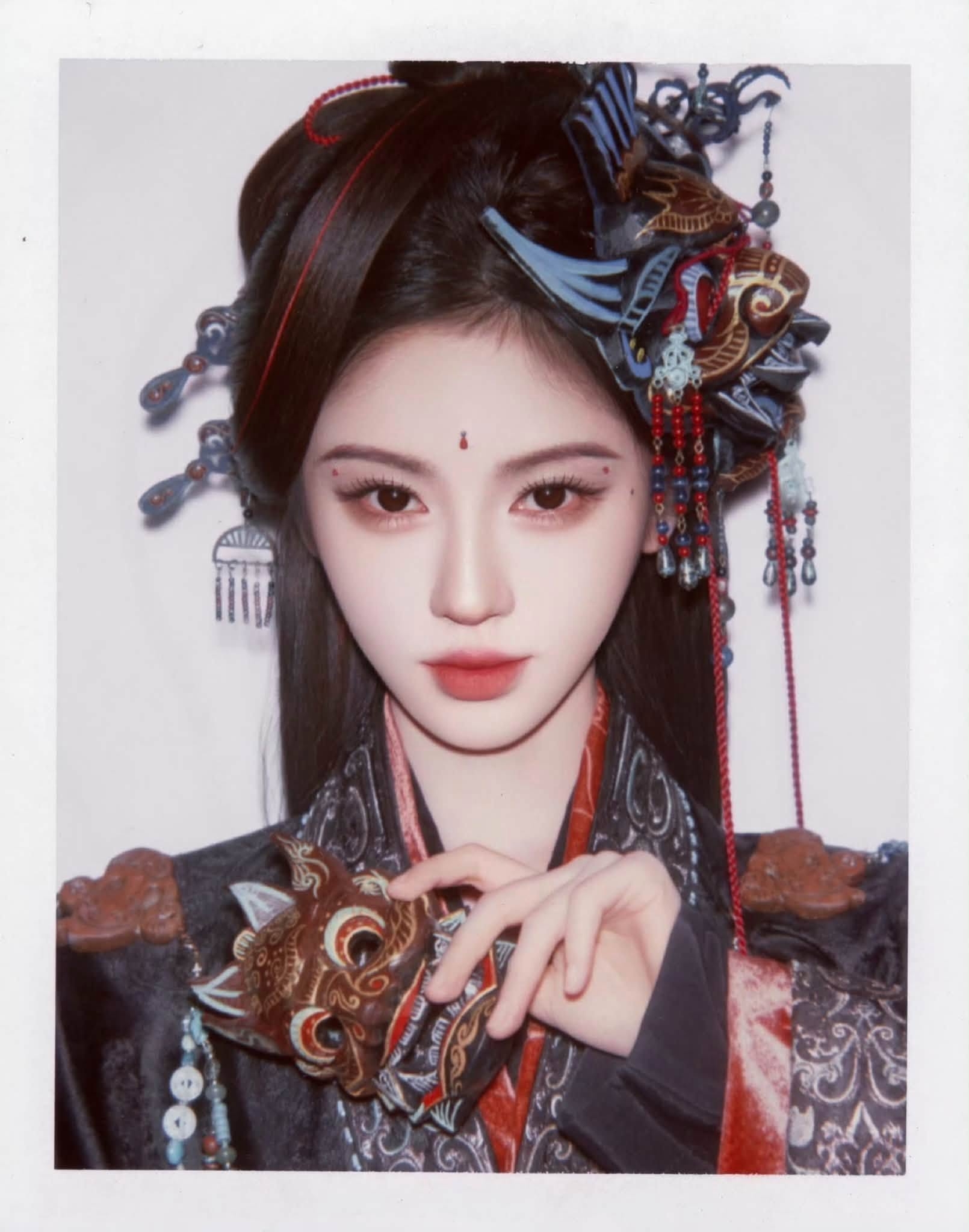 Đ&atilde; t&igrave;m thấy nữ thần ảnh polaroid đẹp nhất showbiz: G&oacute;c thẳng g&oacute;c nghi&ecirc;ng đều thần th&aacute;nh, 360 độ kh&ocirc;ng khuyết điểm- Ảnh 9.