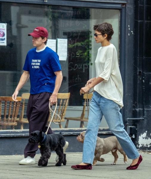 Đ&aacute;m cưới của "Người nhện" Tom Holland - Zendaya: Chi 18 tỷ bao trọn điền trang ở Anh, c&ograve;n d&ugrave;ng trực thăng đưa đ&oacute;n d&agrave;n kh&aacute;ch mời- Ảnh 5.