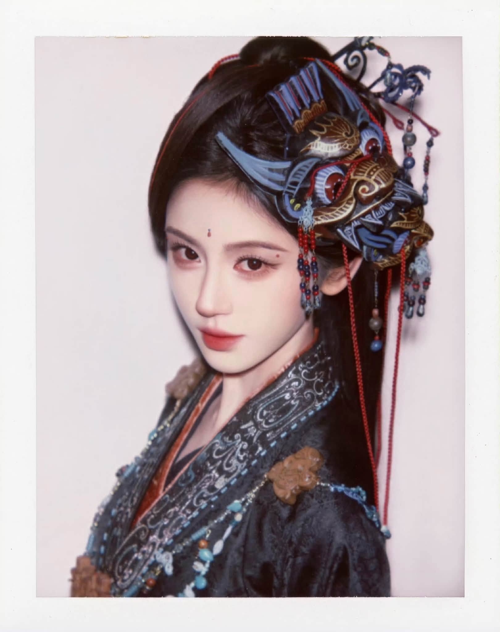 Đ&atilde; t&igrave;m thấy nữ thần ảnh polaroid đẹp nhất showbiz: G&oacute;c thẳng g&oacute;c nghi&ecirc;ng đều thần th&aacute;nh, 360 độ kh&ocirc;ng khuyết điểm- Ảnh 10.