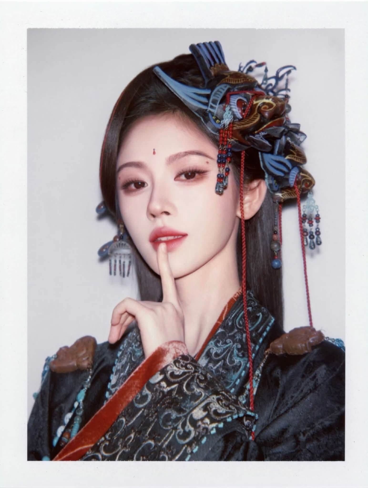 Đ&atilde; t&igrave;m thấy nữ thần ảnh polaroid đẹp nhất showbiz: G&oacute;c thẳng g&oacute;c nghi&ecirc;ng đều thần th&aacute;nh, 360 độ kh&ocirc;ng khuyết điểm- Ảnh 8.
