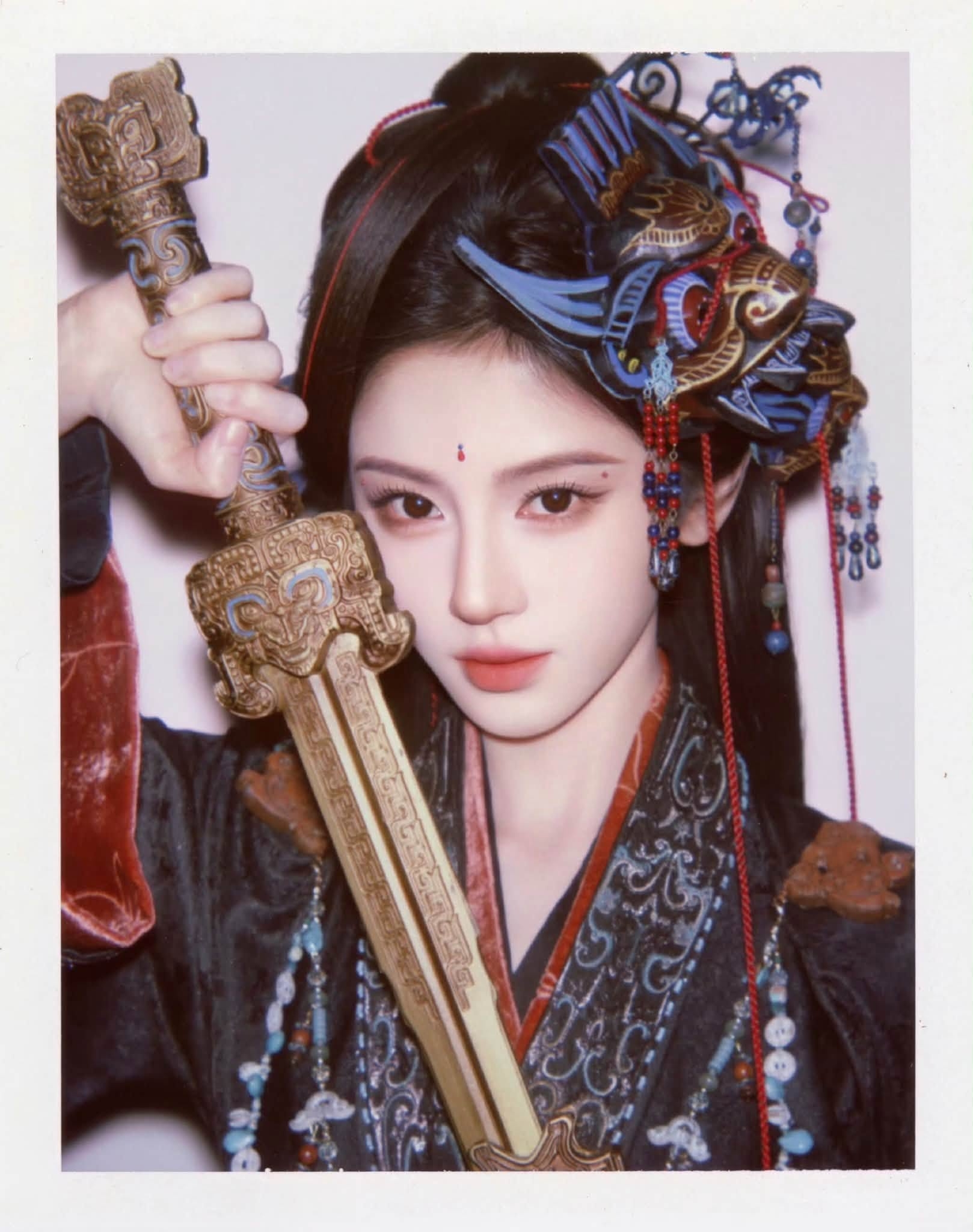Đ&atilde; t&igrave;m thấy nữ thần ảnh polaroid đẹp nhất showbiz: G&oacute;c thẳng g&oacute;c nghi&ecirc;ng đều thần th&aacute;nh, 360 độ kh&ocirc;ng khuyết điểm- Ảnh 5.