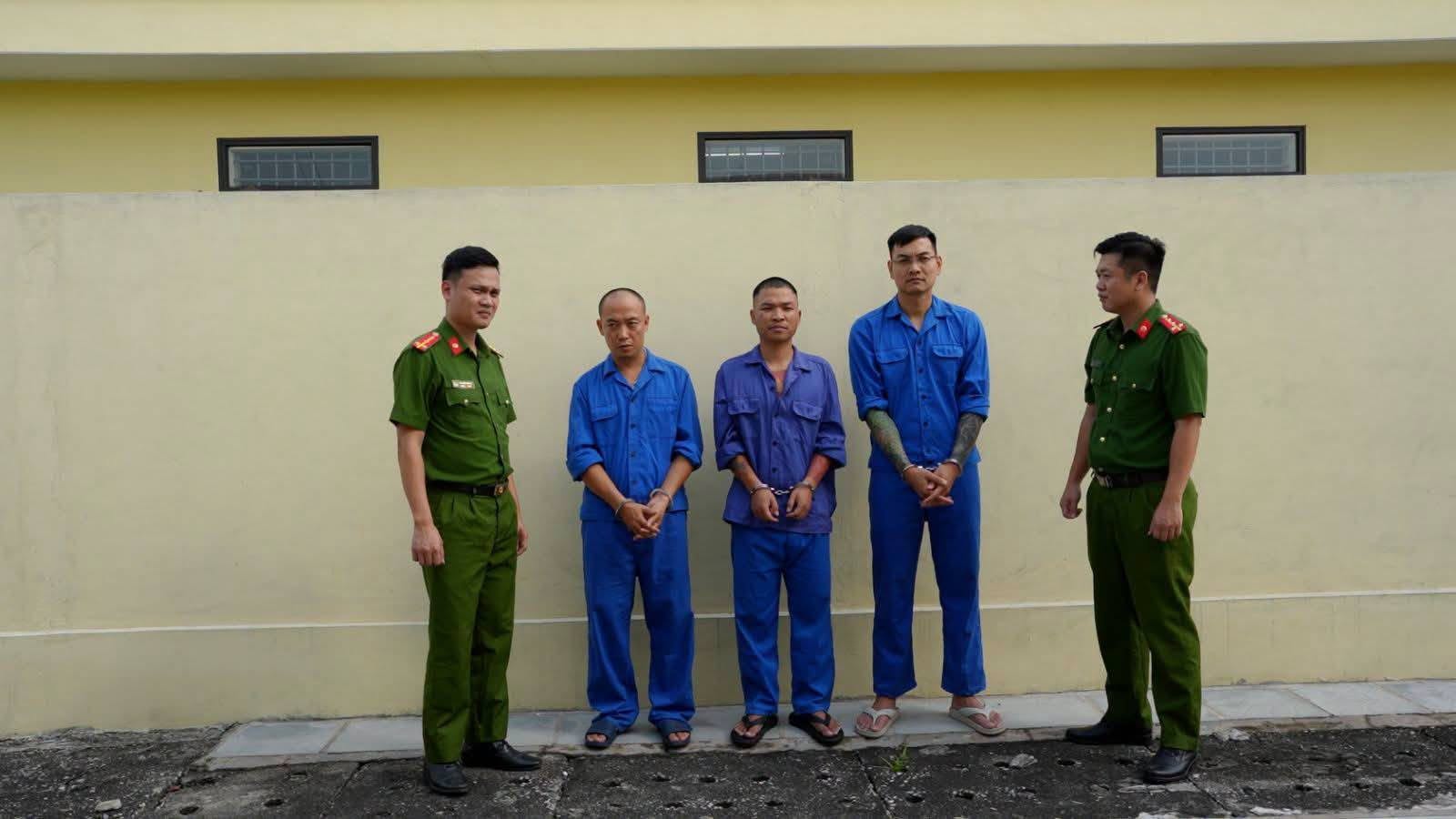 TikToker Kh&aacute;nh Sky, Vua Quạt v&agrave; Hồ Văn Khoa khai g&igrave; tại c&ocirc;ng an?- Ảnh 1.