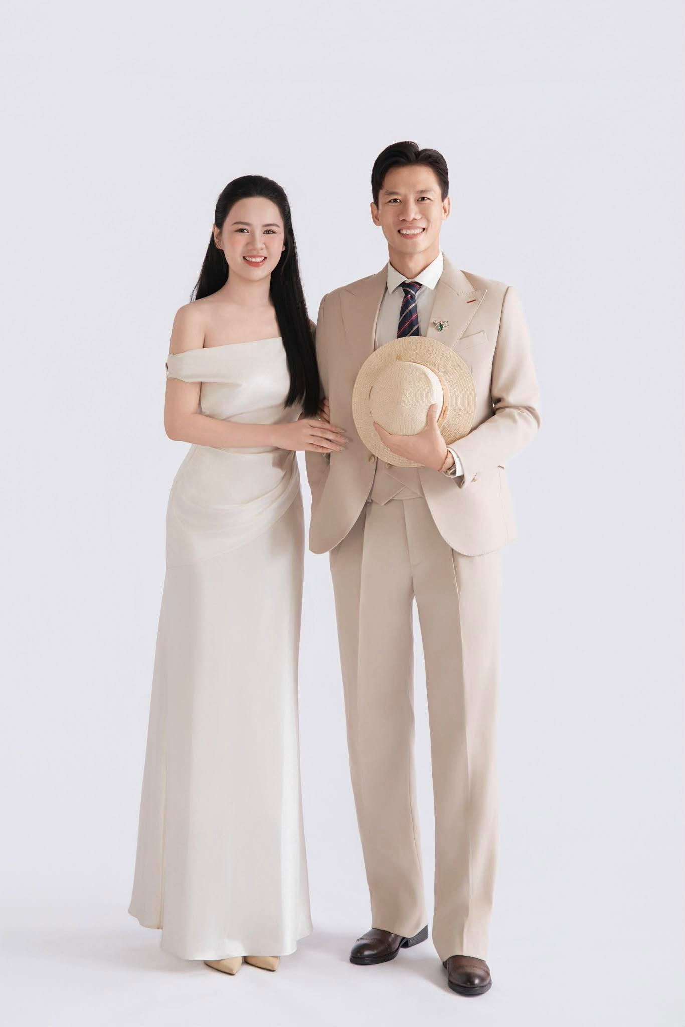Cậu bé hồi nhỏ đen nhẻm chụp ảnh cùng Quế Ngọc Hải: Giờ thành “ngôi sao”, cứ hô tên là cả nước mong có bàn thắng- Ảnh 5.